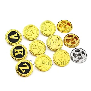 Nagy fekete gombok kabáthoz