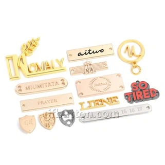 Személyre szabott fémruházati címkék