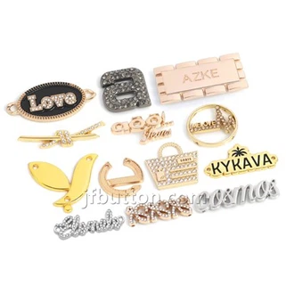 Fém címkék és címkék